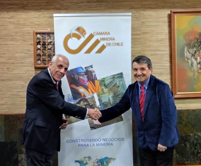 La Cámara Minera de Chile firma convenio con Ingeniería Industrial de la  Universidad de Chile 