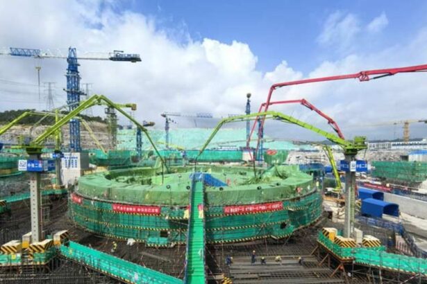 China conecta con éxito el primer reactor Hualong para abastecer a hogares.