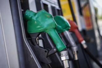 Nueva alza en el precio de la bencina: cuánto subirán los combustibles desde este jueves