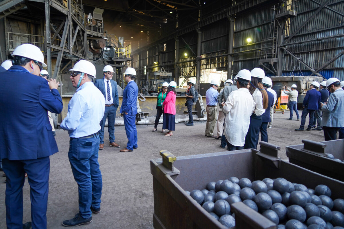 Codelco y Magotteaux reducirán la huella de carbono de la División El Teniente en 40.000 toneladas de CO₂ anuales