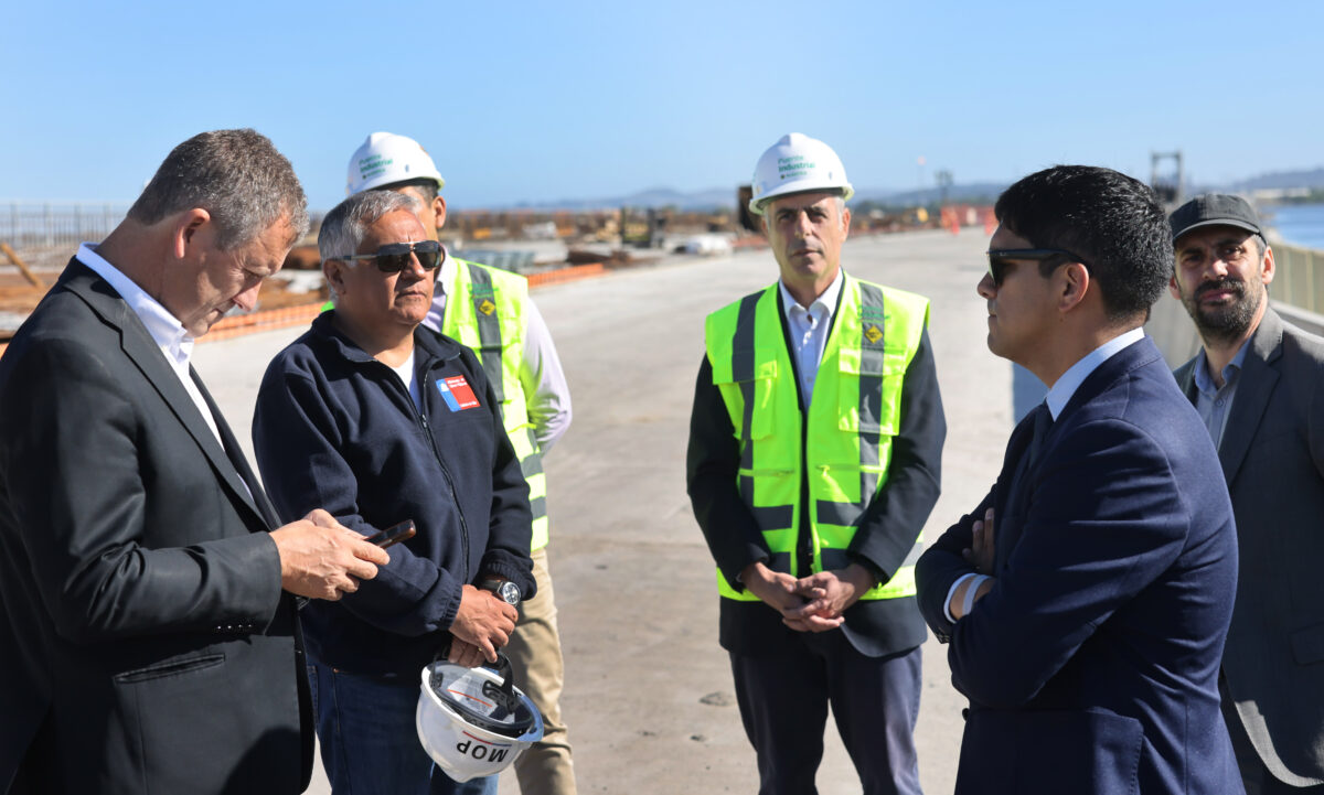 Puente Industrial recibe visita del Presidente Boric y alcanza 83% de avance