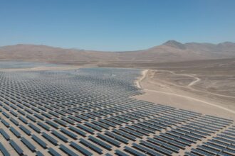 AES Pacífico Chile adquiere parque solar Atacama para impulsar energía renovable en Tarapacá