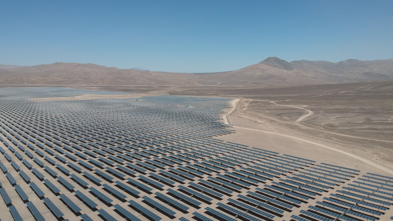 AES Pacífico Chile adquiere parque solar Atacama para impulsar energía renovable en Tarapacá