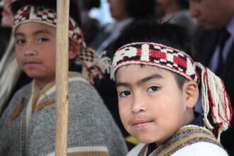 Beca Indígena en Chile: Postulaciones Abiertas para Apoyo Monetario 2024-2025, Beneficios por Nivel Educativo y Efectos Positivos Confirmados por Estudio PUC