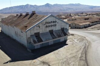 Alejandro Moreno: Premio Presidente 2024 y su innovador proyecto "Salón de Actos" revitalizan teatros históricos de Atacama