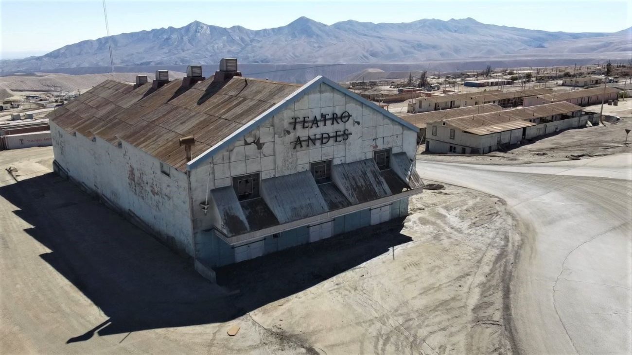 Alejandro Moreno: Premio Presidente 2024 y su innovador proyecto "Salón de Actos" revitalizan teatros históricos de Atacama