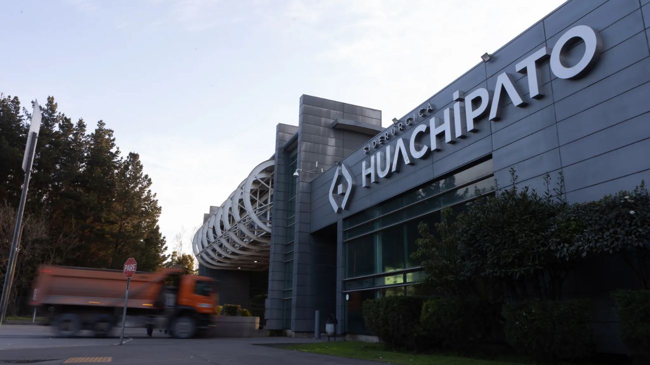 Crisis en el sector metalúrgico chileno: caída del 0.6% en noviembre tras cierre de Huachipato y proyecciones negativas para 2025