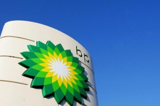 BP anuncia recorte de 7,700 empleos para impulsar rentabilidad y confianza inversora en su transición energética