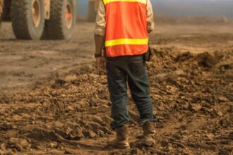 Chile lidera innovación en construcción: Convenio impulsa uso de escorias y relaves mineros en infraestructura vial