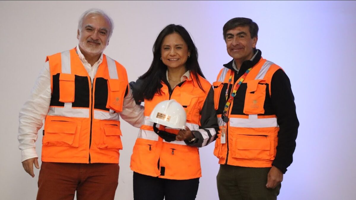 Con el hito simbólico de traspaso de casco, Claudia Domínguez asume la gerencia general de División Radomiro Tomic