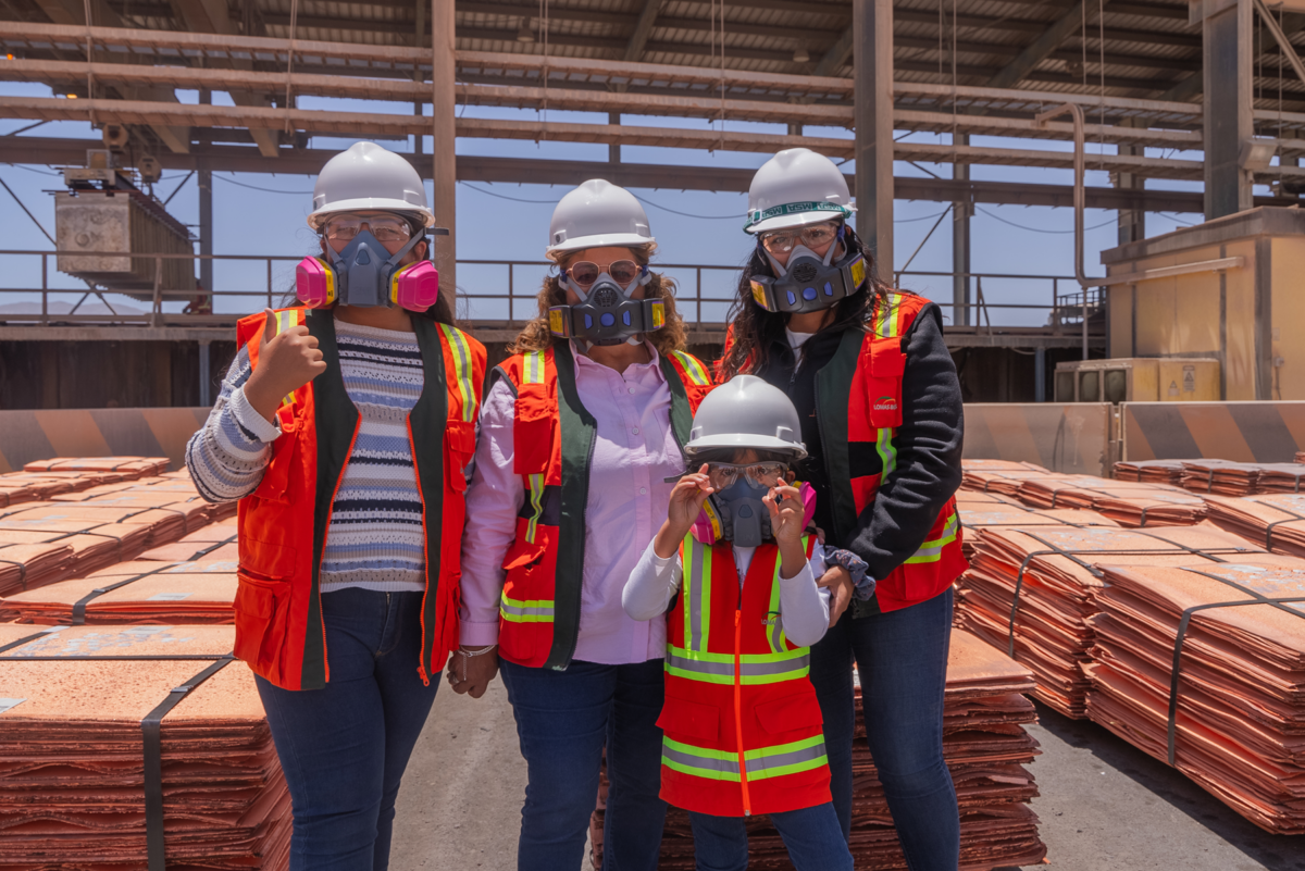 Lomas Bayas abre sus puertas a las familias: Una experiencia en el corazón de la minería del cobre 