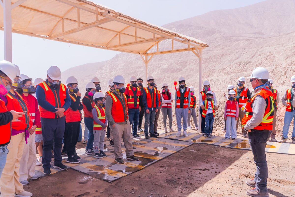 Lomas Bayas abre sus puertas a las familias: Una experiencia en el corazón de la minería del cobre 