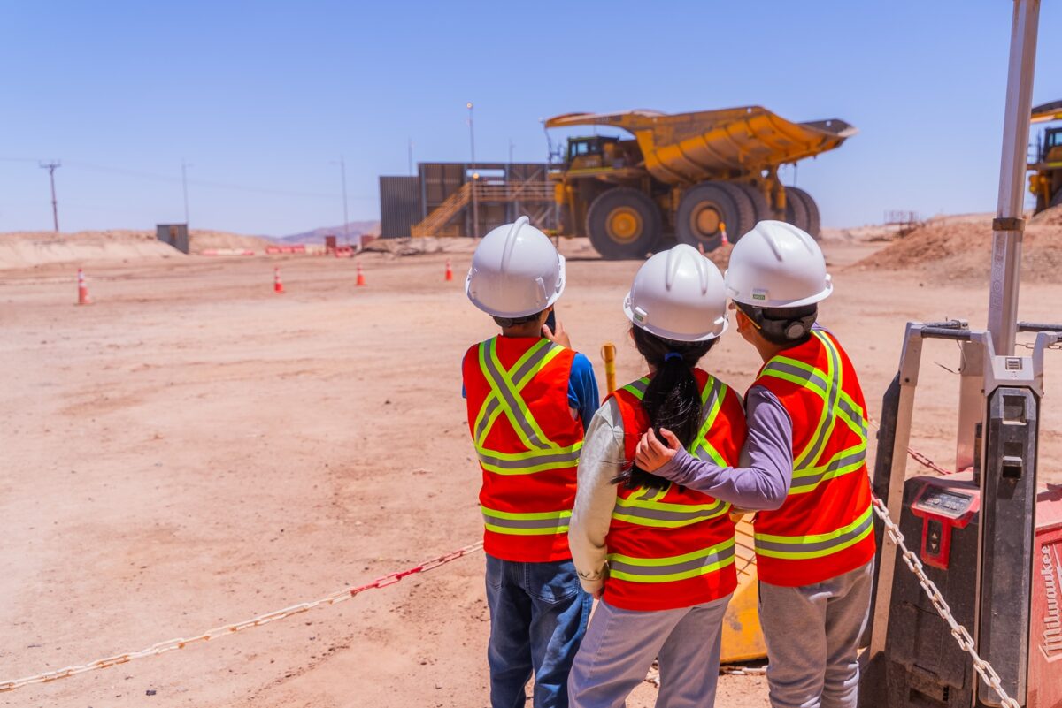 Lomas Bayas abre sus puertas a las familias: Una experiencia en el corazón de la minería del cobre 