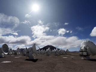 ALMA se alista para recibir al nuevo cerebro de datos astronómicos a 2900 metros de altura