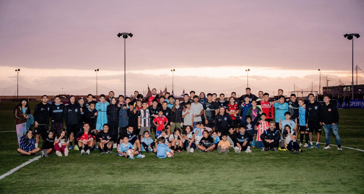 Más de 200 niños y jóvenes de localidades del borde costero sur de Iquique participaron en clínicas deportivas