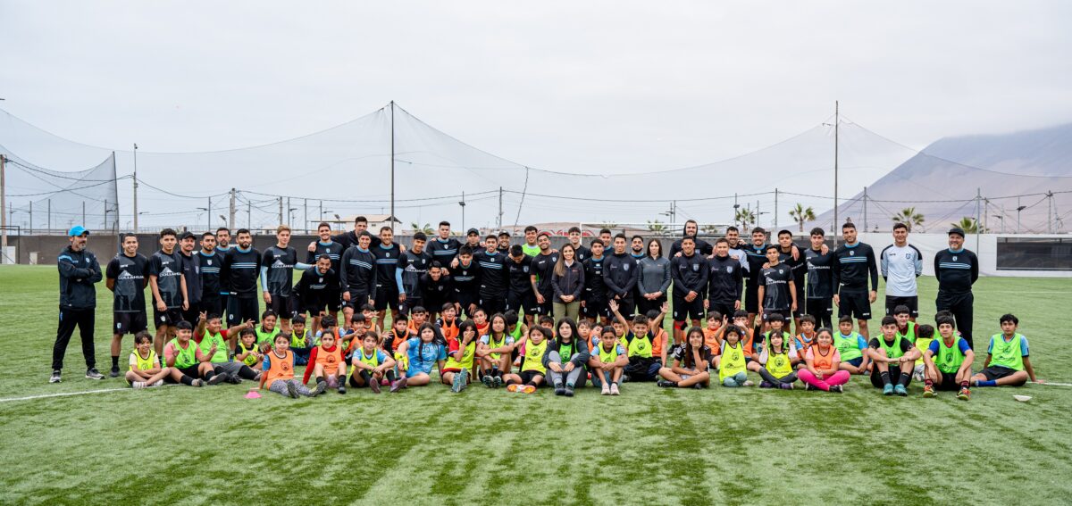 Más de 200 niños y jóvenes de localidades del borde costero sur de Iquique participaron en clínicas deportivas