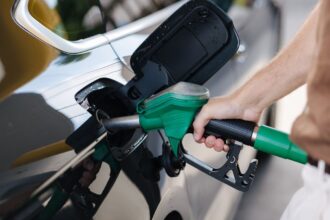 Nuevos Precios de Combustibles en Chile: Bencinas Sin Cambios y Baja en Parafina