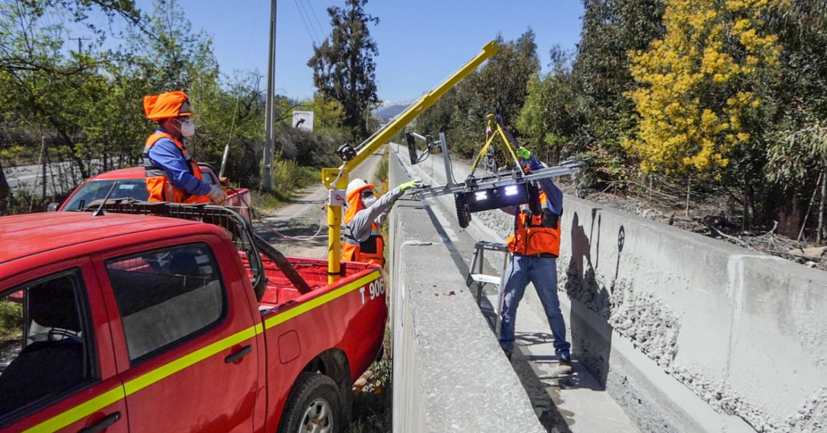 Robot inspecciona 40 km de canaleta en Codelco El Teniente: avances tecnológicos.