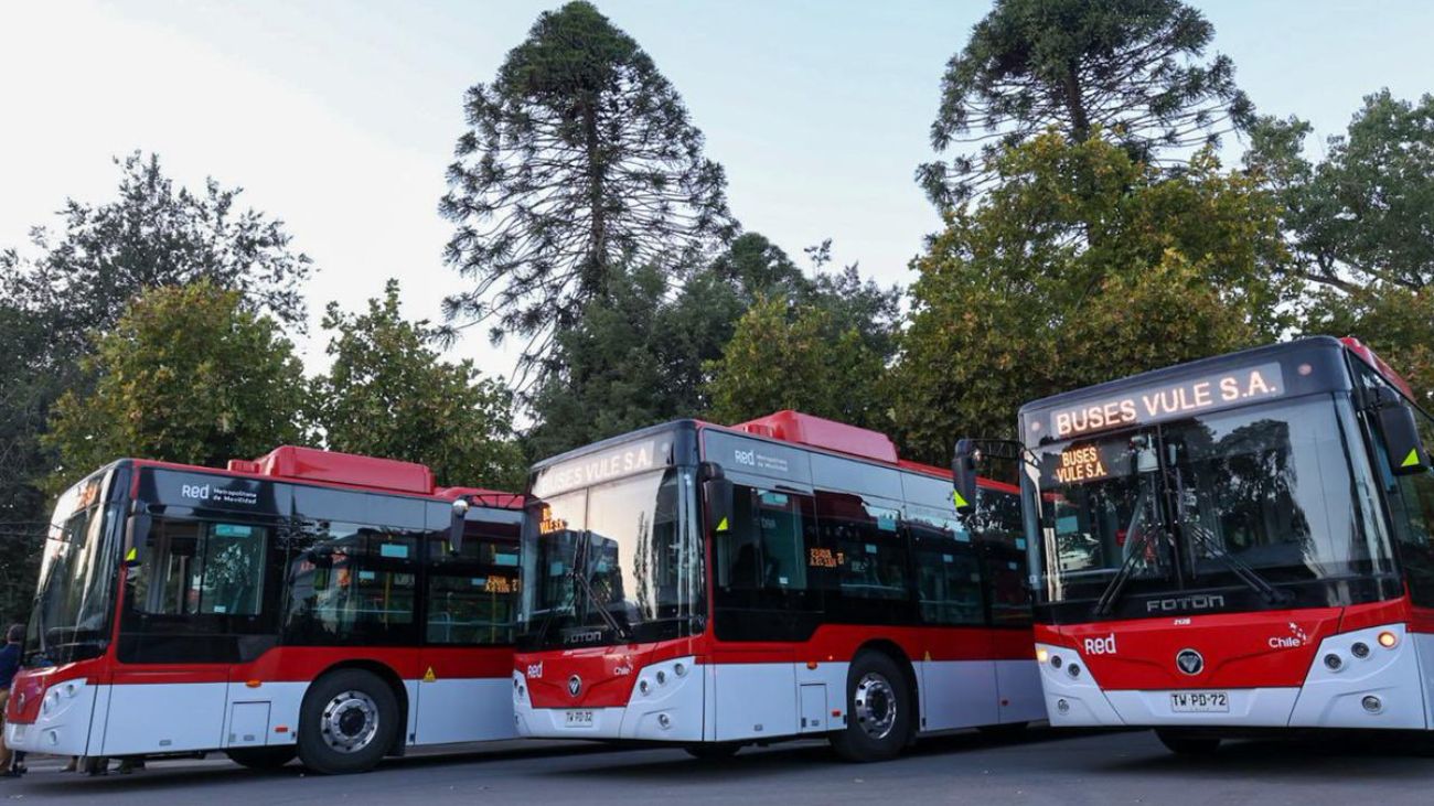 Santiago da un salto hacia la sustentabilidad con 50 nuevos buses eléctricos en su red de transporte público