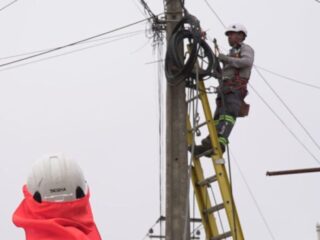 Más de 800 mil hogares beneficiados: Enel y Sernac acuerdan compensación automática tras cortes eléctricos