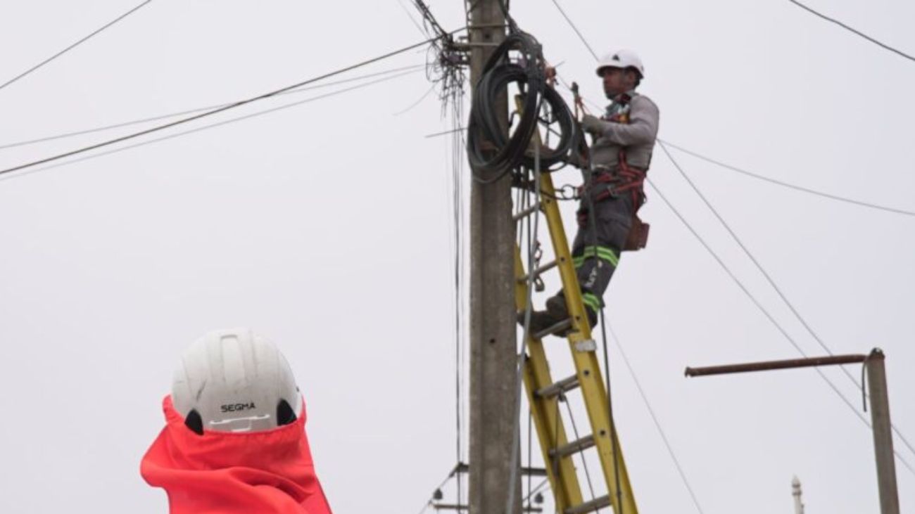 Más de 800 mil hogares beneficiados: Enel y Sernac acuerdan compensación automática tras cortes eléctricos