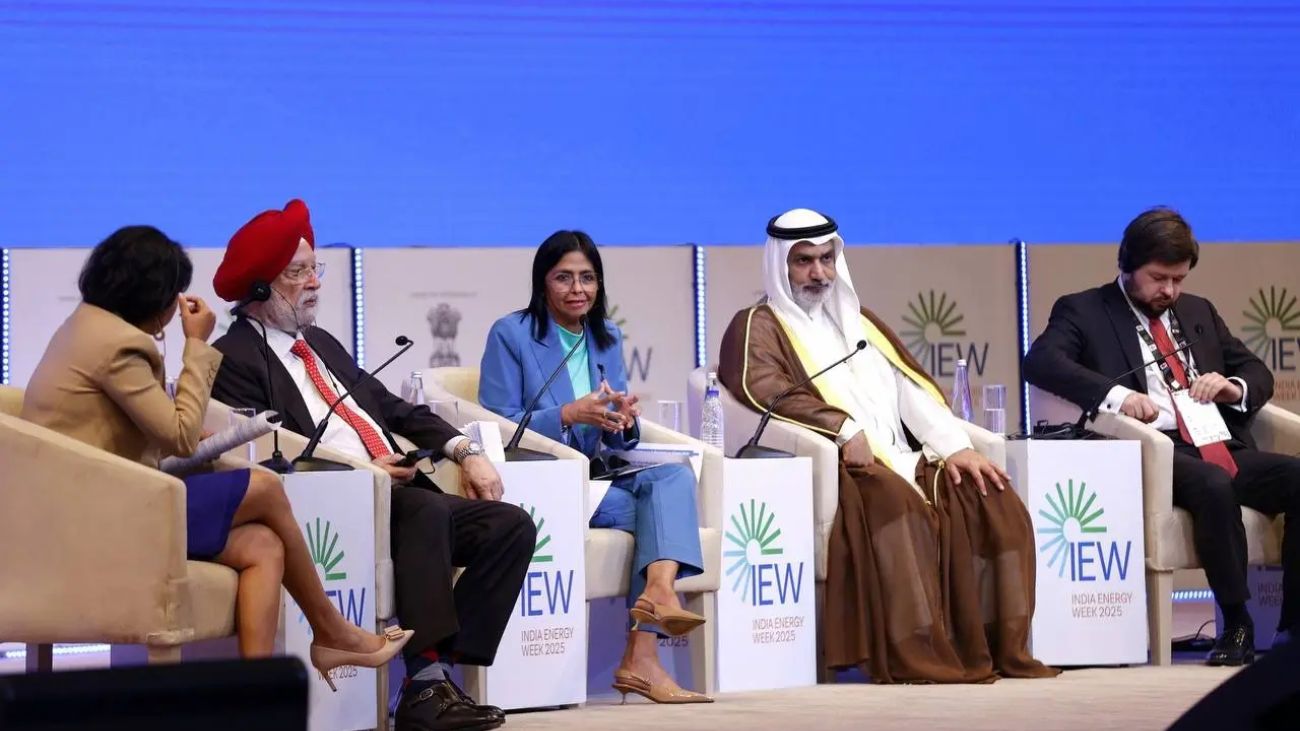 Delcy Rodríguez y Hardeep Singh Puri impulsan cooperación energética entre Venezuela e India para revitalizar la explotación petrolera