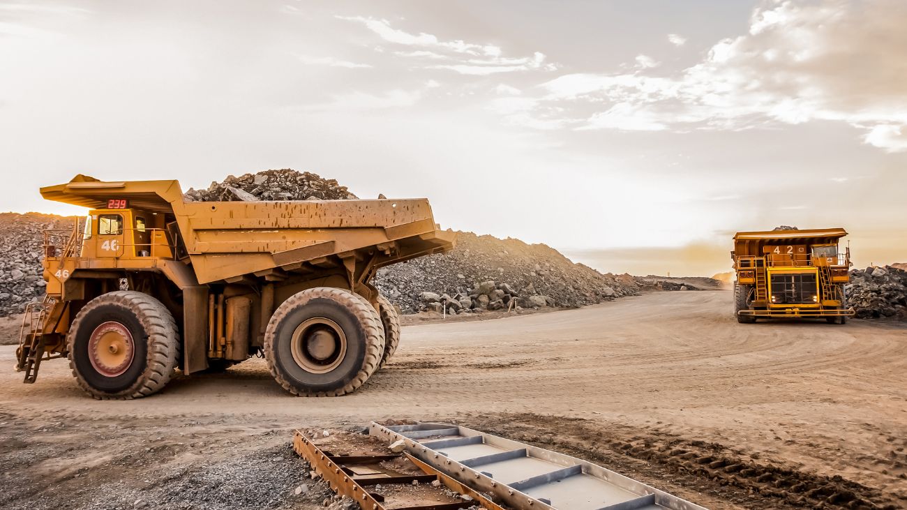 Demanda de trabajadores en minería crecerá un 34% para 2032 en Chile: Oportunidades en carreras técnicas se disparan