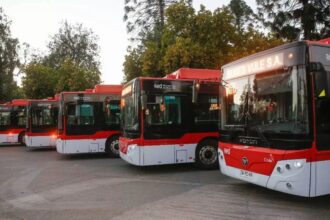 Santiago se Electrifica: Más de 1200 Buses Eléctricos Circularán para 2025 Mejorando la Movilidad Urbana