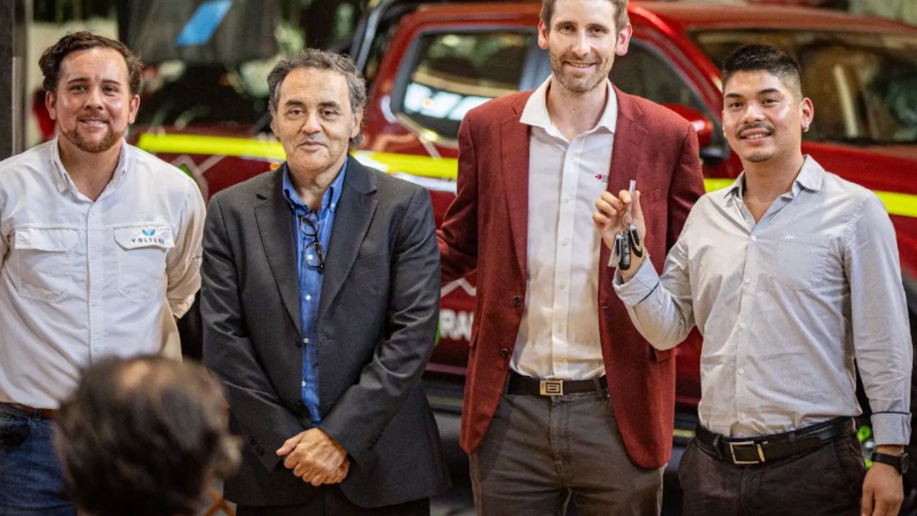 Grandleasing y Enaex lideran la revolución verde en minería con la primera flota de camionetas eléctricas 4x4 en Chile