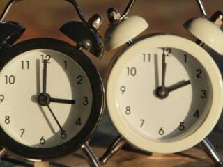 Cambio de Hora en Chile: Ajusta tu Reloj este 5 de Abril para el Nuevo Horario de Invierno