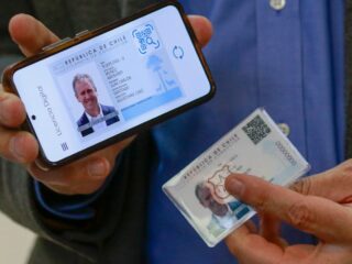 Chile lanza licencia de conducir digital: Más seguridad y acceso fácil a información vehicular