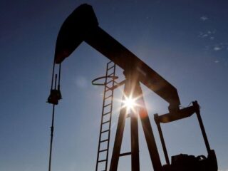 Mercado Petrolero en Crisis: Caída del 2.2% en WTI por Tensiones Geopolíticas y Aumento en Inventarios