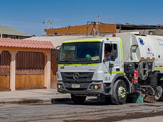 Codelco en Calama: Plan de Descontaminación con "Barrido y Lavado" eficiente.