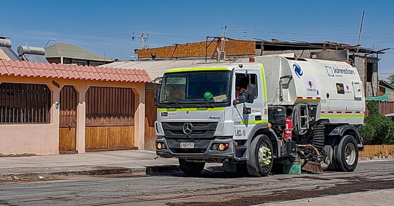 Codelco en Calama: Plan de Descontaminación con "Barrido y Lavado" eficiente.