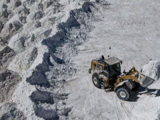 ¿Por Qué Estados Unidos Quiere Liderar la Carrera por los Minerales Críticos?