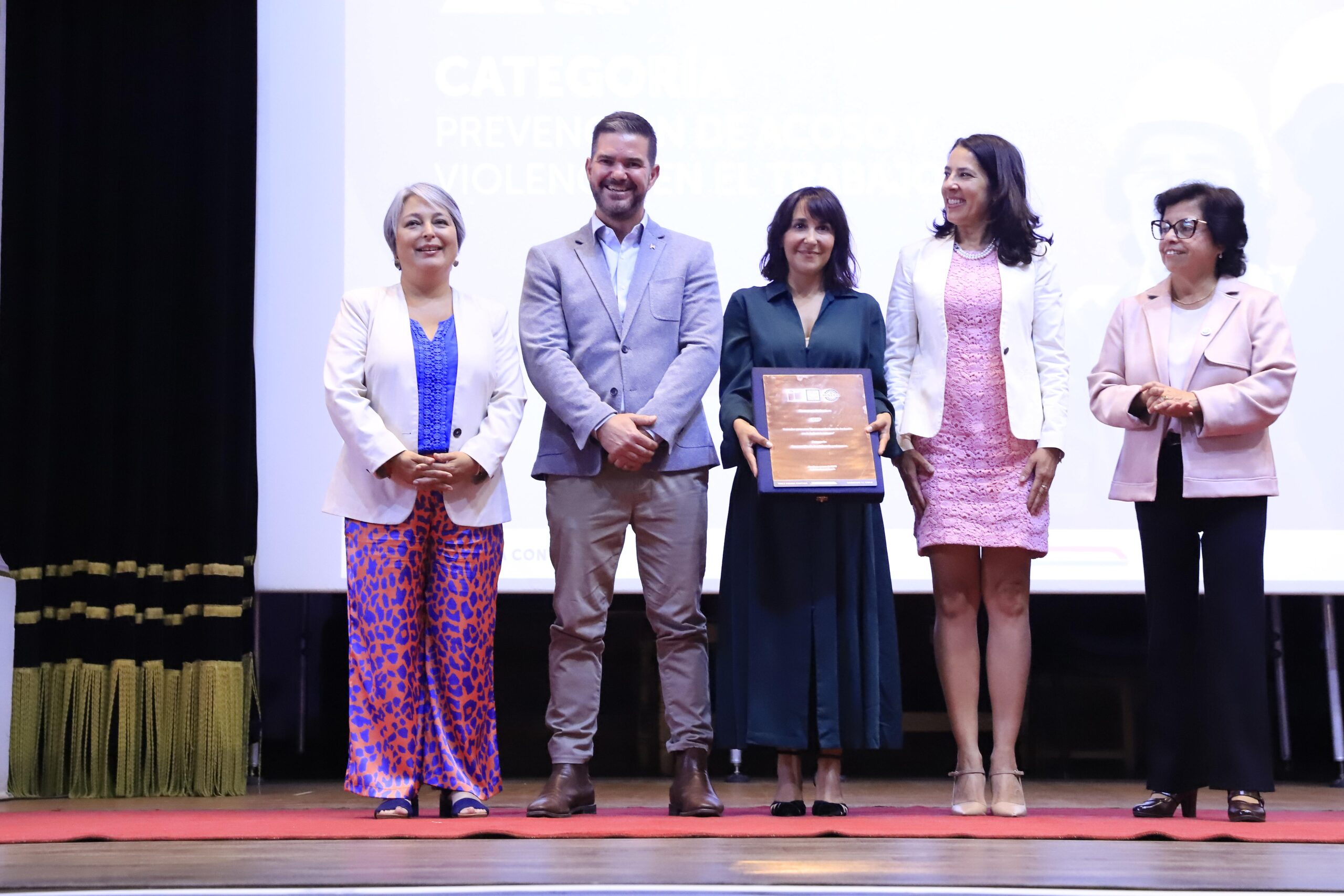 Mesa Mujer y Minería: BHP obtiene primer lugar en premiación de buenas prácticas en categoría prevención de la violencia y el acoso 