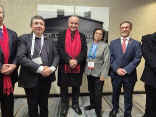 Ministro Jorge Montero Impulsa Desalinización del Agua Marina para la Sostenibilidad Minera en la Cumbre PDAC 2025