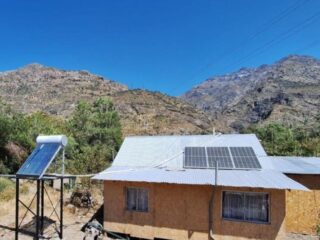 Codelco Andina y la comunidad de Riecillo lanzan proyecto de termosolares para impulsar la sustentabilidad y el ahorro energético en Chile