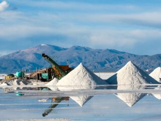 Desafíos y Soluciones en la Extracción de Litio en el Salar de Atacama: SQM y Albemarle Frente a la Sostenibilidad hacia 2060