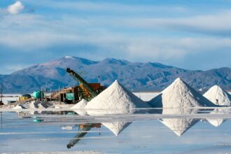 Desafíos y Soluciones en la Extracción de Litio en el Salar de Atacama: SQM y Albemarle Frente a la Sostenibilidad hacia 2060