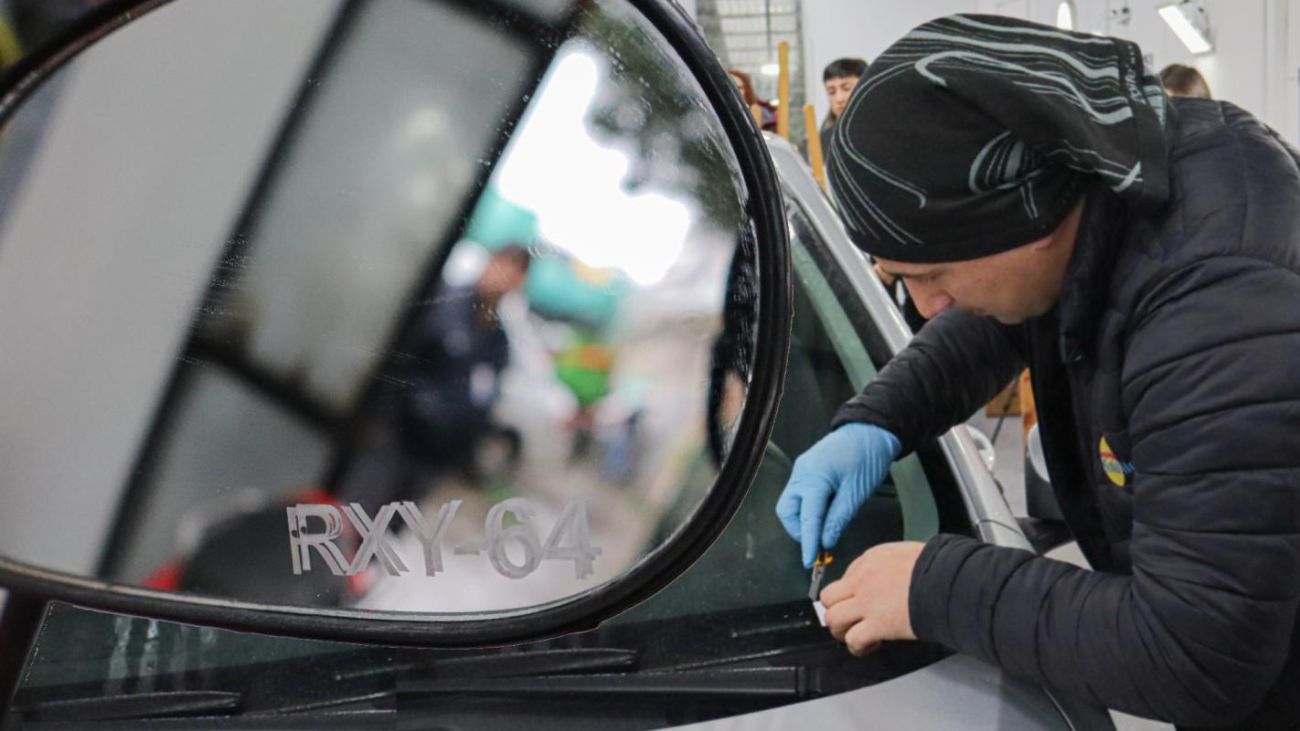 Chile Exige Grabado de Patentes en Vidrios de Vehículos desde 2025 para Mejorar Seguridad Vial