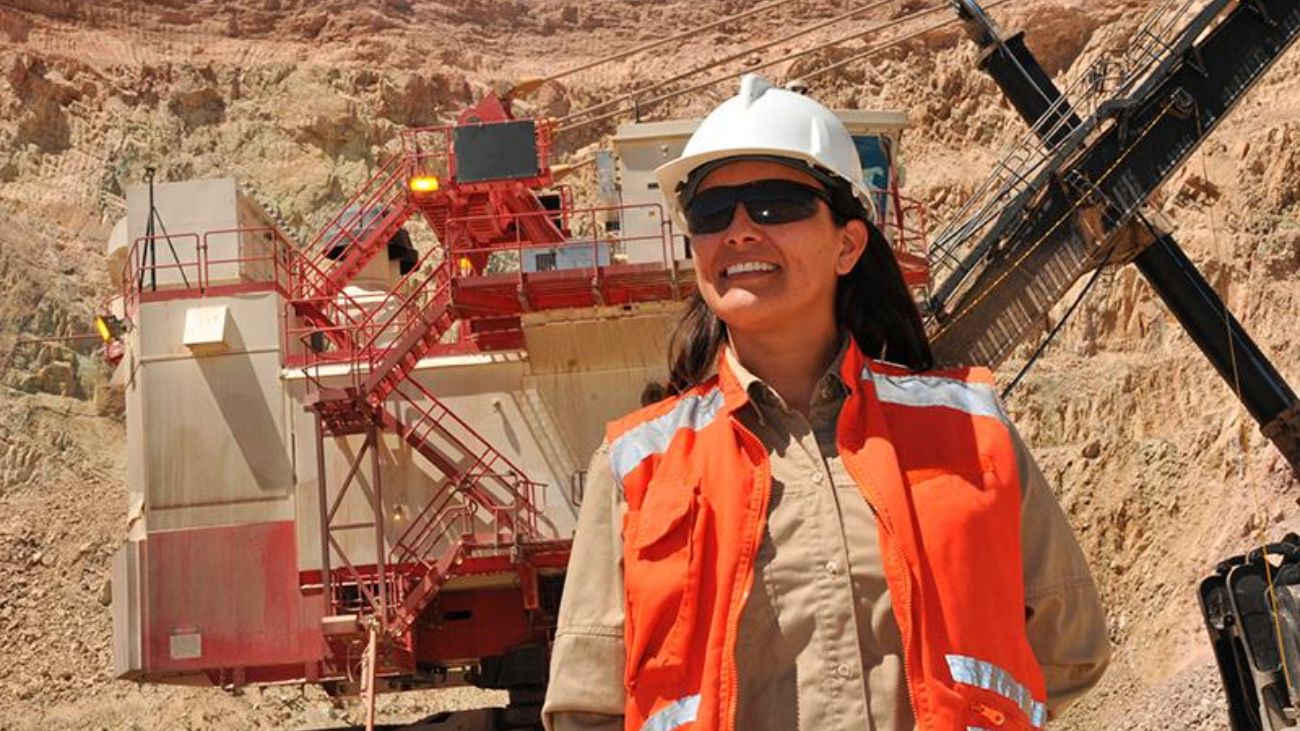 Mesa Mujer y Minería 2025 celebra avances en inclusión femenina en sector minero con destacada participación de líderes y ex Presidenta Michelle Bachelet