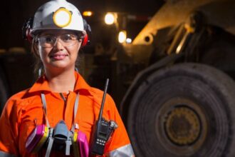 Chile lidera la inclusión femenina en minería: Antofagasta Minerals, BHP y AMTC destacan por prácticas innovadoras