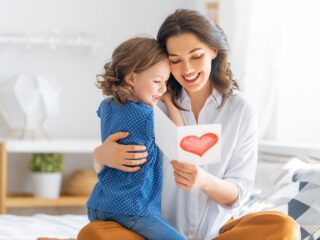 Chile celebra el Día de la Madre el 10 de mayo: Conoce la historia, significado y cómo prepararte para 2025