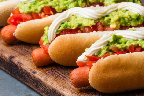 Celebra el Día Internacional del Hot Dog este 24 de abril con ofertas irresistibles en Doggis y Juan Maestro