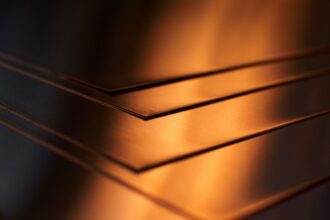Codelco registra un aumento en la producción de cobre a 296 mil toneladas en el primer trimestre de 2025, a pesar de desafíos climáticos y económicos